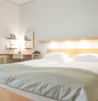 Doppelbett im Room Classic im 4*S Hotel des Spa Resort Geinberg | © Spa Resort Geinberg / Nicky Webb