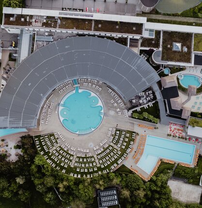 Luftaufnahme der Therme im Spa Resort Geinberg | © Spa Resort Geinberg / Chris Perkles
