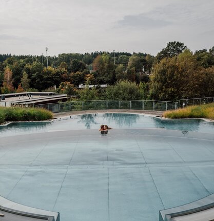 Kaskaden-Becken in der Therme des Spa Resort Geinberg | © Spa Resort Geinberg / Chris Perkles