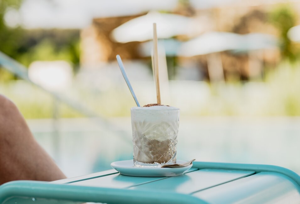 Eiskaffee im Sauna-Bistro der Karibischen Saunawelt im Spa Resort Geinberg | © Spa Resort Geinberg / Chris Perkles