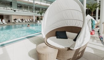 Gemütlicher Relaxation Korb in der Thermen-Innenhalle des Spa Resort Geinberg | © Spa Resort Geinberg / Chris Perkles